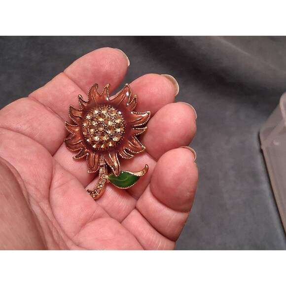 Vintage Flower Brooch Champagne Rhinestones Enamel Pin - Picture 2 of 3